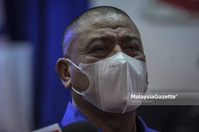 Menteri Besar Perak, Datuk Seri Saarani Mohamad bercakap kepada media mengenai kemenang Barisan Nasional dalam Pilihan Raya Negeri (PRN) Johor di Kompleks Seri Pekembar, Pagoh, Johor. Foto HAZROL ZAINAL, 12 MAC 2022.