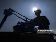 Bendera dan Poster Barisan Nasional Diturunkan