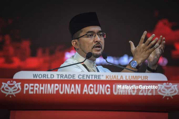 The UMNO Youth Chief, Datuk Dr. Asyraf Wajdi Dusuki speaks during the UMNO General Assembly (PAU) 2021 at the World Trade Centre Kuala Lumpur (WTCKL). PIX: HAZROL ZAINAL / MalaysiaGazette / 17 MARCH 2022 party election general GE