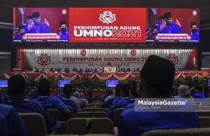 Presiden UMNO, Datuk Seri Dr Ahmad Zahid Hamidi menyampaikan ucapan penggulungan pada Perhimpunan Agung UMNO 2021 (PAU 2021) di Pusat Dagangan Dunia Kuala Lumpur (WTCKL). Foto HAZROL ZAINAL, 19 MAC 2022.