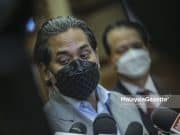 KKM, SPR bincang protokol mengundi bagi pesakit Covid-19 The Minister of Health, Khairy Jamaluddin Abu Bakar at a news conference after the launch of Clinical Research Malaysia Annual Report (CRM) 2021 at the Ministry of Health in Putrajaya. PIX: AMIRUL SHAUFIQ / MalaysiaGazette / 21 MARCH 2022. EC voting for Covid-19 patients