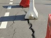 Dua lorong ditutup, tanah mendap di depan Kedutaan Indonesia