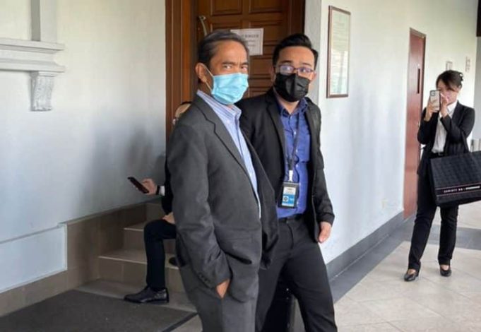 Azizan Abd Rahman, the former Chairman of Labuan Offshore Financial Services Authority (LFSA) (left) is facing charges at the Kuala Lumpur Session Court for abusing his position to gain gratification in the form of protection for Kensington Trust Labuan from being taken action.