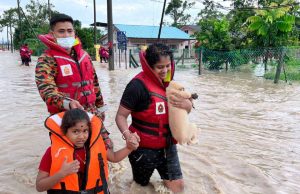 Lima keluarga terjejas banjir kilat di Renggam dipindahkan ke PPS