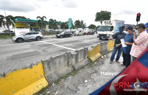 PRN Johor : Penduduk Kampung Bendahara Hilang Sabar, Mahu Laluan Utama Dibuka Semula