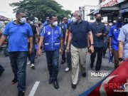 PRN Johor : Najib Razak Menyantuni Penduduk Bukit Gambir