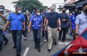 PRN Johor : Najib Razak Menyantuni Penduduk Bukit Gambir