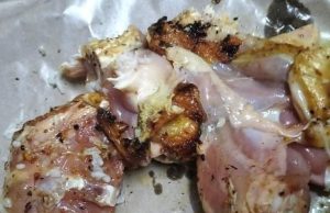 The roast chicken sold at the Ramadan Bazaar is still raw. PIX: Facebook Viral Apa Hari Ini Facebook Viral Apa Hari Ini