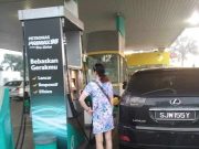 Penguatkuasaan lemah punca warga luar tak takut foreign-registered vehicle car Singapore RON95 refuel