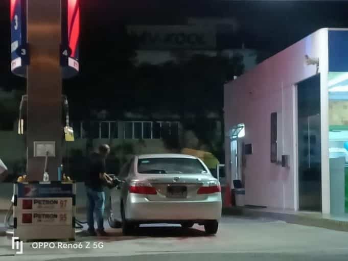 Some dishonest Singaporeans who refuel using the subsidised RON95 raked the rage of Malaysians recently