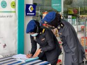 KPDNHEP pantau stesen minyak elak warga Singapura isi petrol KPDNHEP enforcers monitoring petrol stations to ensure foreign-registered vehicles do not violate the rules in Johor Bahru by refuelling subsidised petrol. foreign-registered vehicles petrol