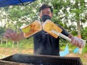 Aroma roti bakar dapur arang tarik pelanggan sempena Ramadan