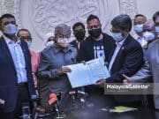Tun M tak ikut jejak Kit Siang bersara politik