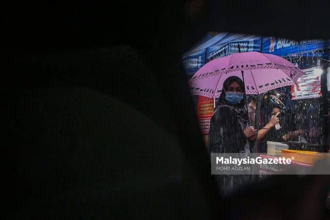 MGF05042022_BAZAR HUJAN-17
