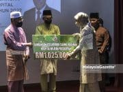 Idris Ahmad Sampaikan Sumbangan Tabung Kebajikan Hospital Wilayah Persekutuan