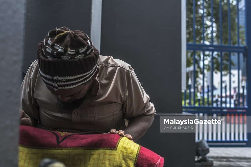 Affendi Muda often performs his prayers at the Kampung Baru Jamek Mosque in Kuala Lumpur.     PIX: AMIRUL SHAUFIQ / MalaysiaGazette / 12 APRIL 2022.