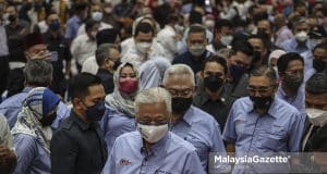 UMNO camps Prime Minister, Datuk Seri Ismail Sabri Yaakob and the Minister of Entrepreneur Development and Cooperatives, Tan Sri Noh Omar launched the Coop Mart at the Pudina Malaysia Civil Servants Housing (PPAM), Putrajaya. PIX: HAZROL ZAINAL / MalaysiaGazete / 15 APRIL 2022