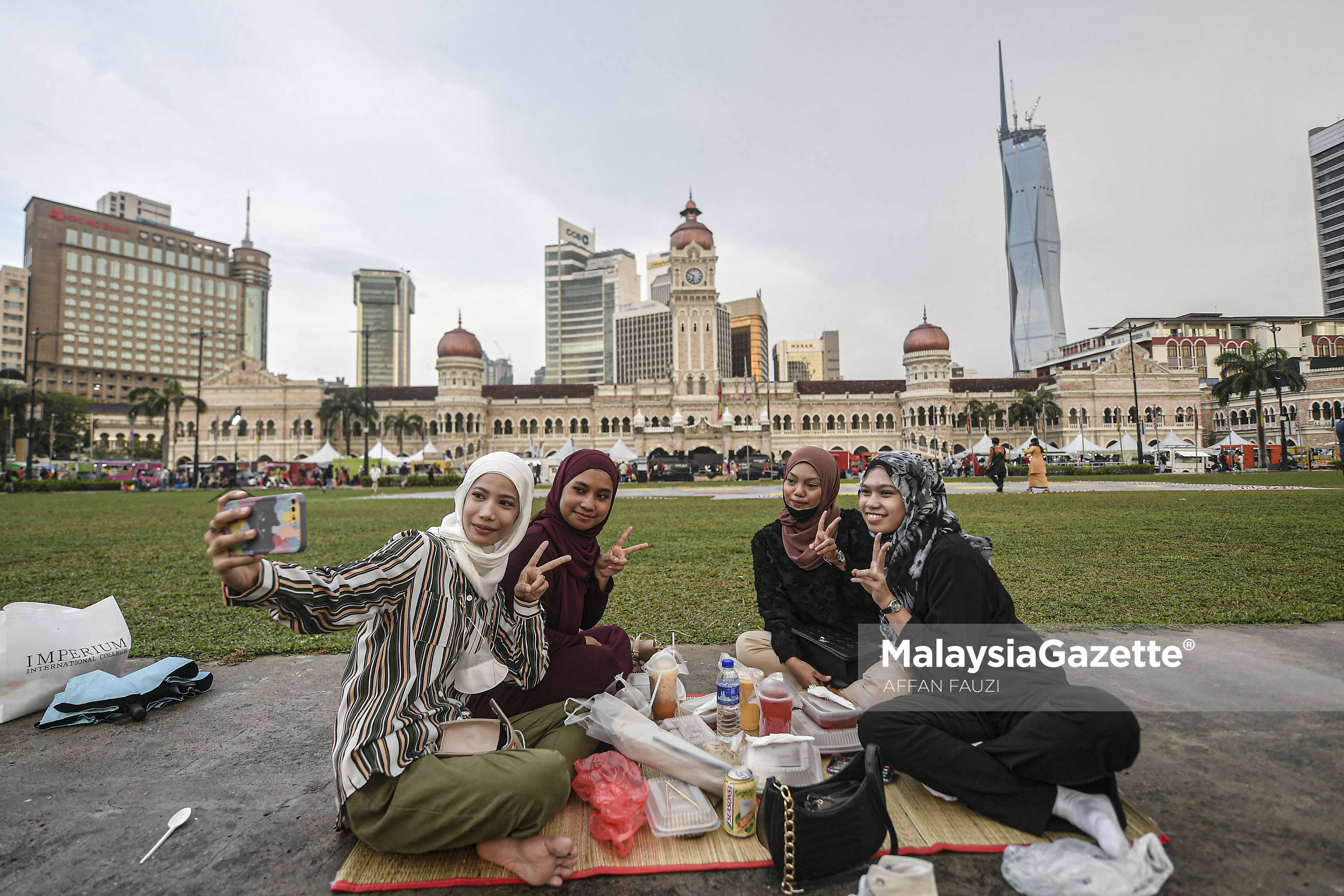 Warga Kota Berbuka Puasa Di Dataran Merdeka