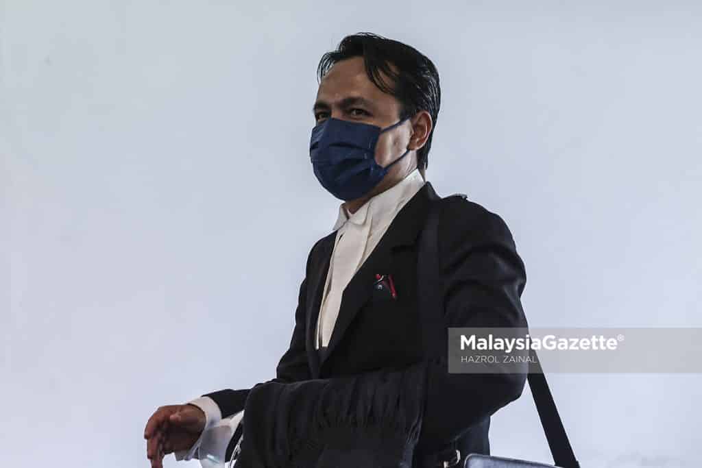 Lawyer, Muhammad Faizal Mokhtar arrives at the Court of Appeal to file an appeal for his client, Sam Ke Ting, to defer the six years sentence and RM6,000 fine on her for reckless driving. PIX: HAZROL ZAINAL / MalaysaiGazette / 18 APRIL 2022.