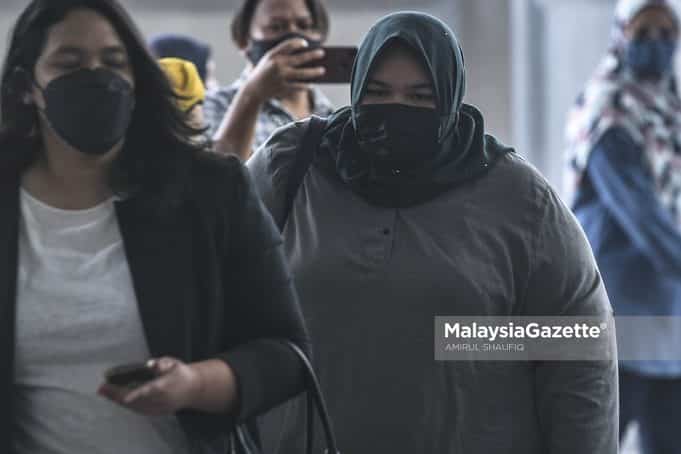 The Founder of Rumah Bonda, Siti Bainun Ahd. Razali arrives at the court for the child neglect and abuse case of the Down Syndrome girl, Bella. PIX: AMIRUL SHAUFIQ / MalaysiaGazette / 20 APRIL 2022.