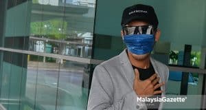 Kelepok Raya Cosmetics entrepreneur, Datuk Seri Aliff Syukri arrives at the Malaysian Communications and Multimedia Commission (MCMC) for an investigation on his Hari Raya music video. PIX: MUHD NA'IM / MalaysiaGazette / 26 APRIL 2022.