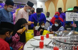 Khemah besar: Pakatan rapuh tak mungkin kekal – Najib