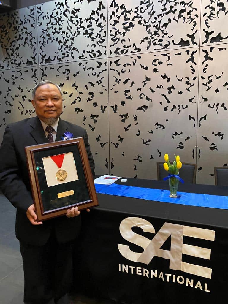 Pensyarah UPM Terima Anugerah SAE Subir Chowdhury Medal Of Quality ...