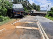 Dua lori bertembung, seorang pemandunya maut