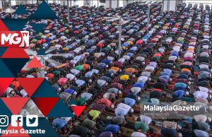 MGNews : Masjid Tuanku Mizan Kembali Dibanjiri Jemaah Solat Jumaat Tanpa Penjarakan Fizikal