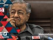 MGNews: La Ni Dia Minta Tolong Orang Yang Ditikam Belakang Tapi Tak Mati Lagi! – Tun M