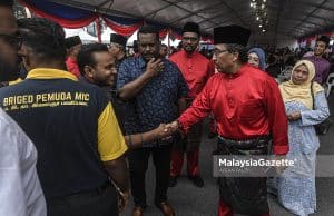 Pembangunan Kampung Baru: Pemaju kena fikir untuk pindahkan penduduk – Johari
