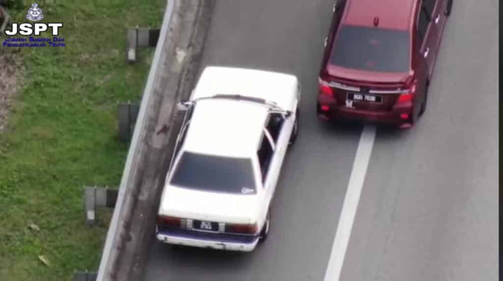    Vehicles detected entering the emergency lane of the North South Expressway near Tapah was captured by the PDRM Drone. The driver was detained by the police and issued an immediate fine of RM300 yesterday.     PIX: Courtesy of the Traffic Investigation and Enforcement Department (JSPT), PDRM.