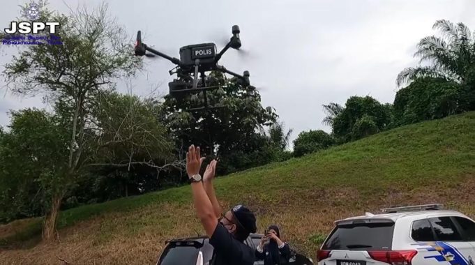 The police Drone Unit will be monitoring and capturing motorists who violate the traffic rules by using the emergency lane and fine them immediately. PIX: PDRM Drone Unit, Bukit Aman Air Operation Team