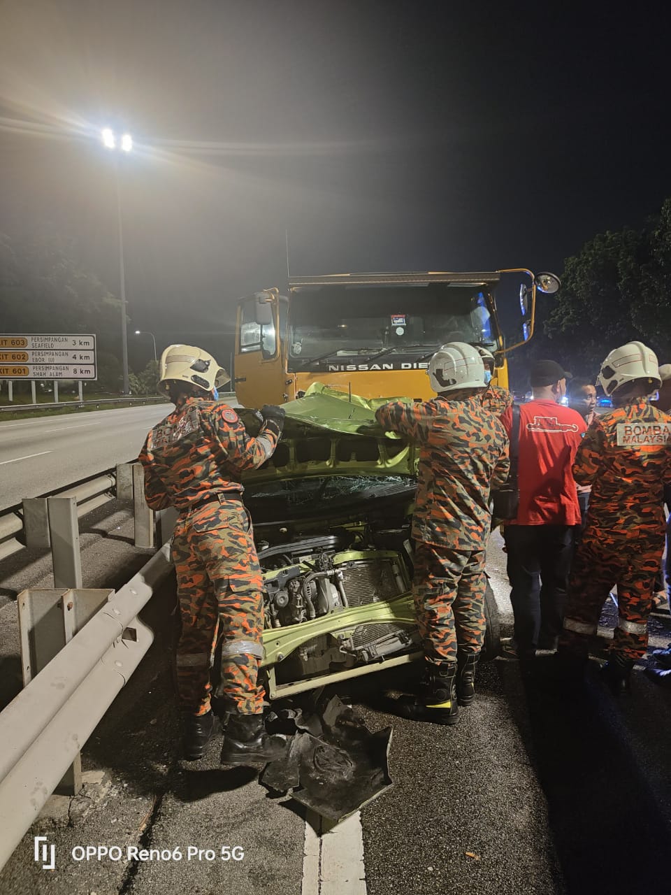 Pemandu Lori Hilangkan Diri Selepas Rempuh Enam Kenderaan