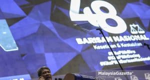 Deputy President of Barisan Nasional Datuk Seri Mohamad Hasan delivering a speech in conjunction with the Barisan Nasional (BN) Convention 2022 and the 48th BN Anniversary at the World Trade Centre Kuala Lumpur (WTCKL). PIX: HAZROL ZAINAL / MalaysiaGazette / 01 JUNE 2022.
