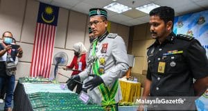 Director-General of Immigration, Datuk Seri Khairul Dzaimee Daud showing the items seized from a raid on Labour Recalibration Programme (RTK) syndicate by a Bangladeshi mastermind. PIX: MOHD ADZLAN / MalaysiaGazette / 10 JUNE 2022.