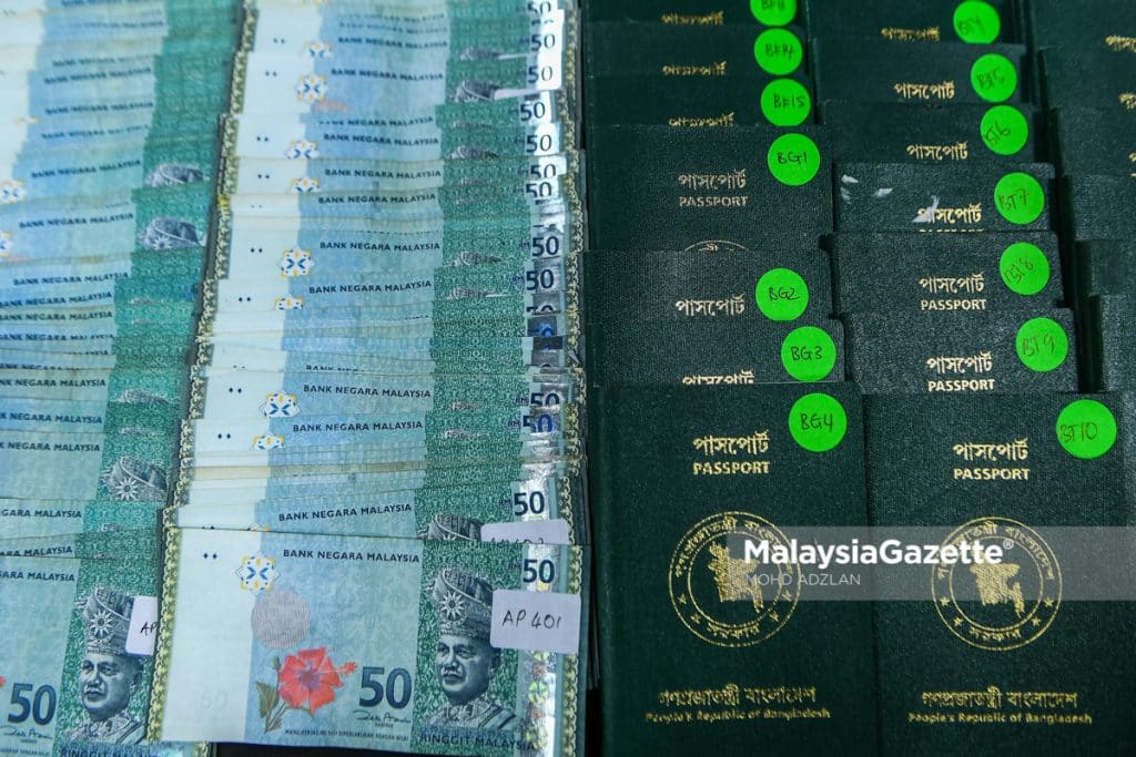    The cash and passports seized from the Labour Recalibration Programme (RTK) syndicate.     PIX : MOHD ADZLAN / MalaysiaGazette /10 JUNE 2022.