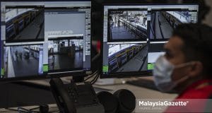   The staff of Prasarana monitoring the movement of Mass Rapid Transit (MRT) Putrajaya Phase I Line at its control centre in MRT Depot, Sungai Buloh, Selangor before the MRT route begins its operation on 16 June 2022. PIX: HAZROL ZAINAL / MalaysiaGazette / 13 JUNE 2022