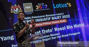 Deputy Minister of Domestic Trade and Consumer Affairs, Datuk Rosol Wahid at Lotus Ampang, Selangor. PIX: AFFAN FAUZI / MalaysiaGazette / 23 JUNE 2022. chicken ceiling price