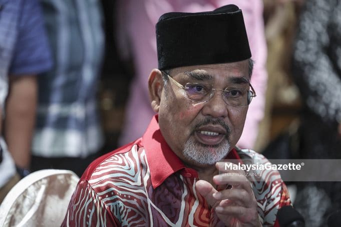 Ahmad Zahid Hamidi Anwar Ibrahim SD PM Prime Minister Former Supreme Council Member (MKT) of UMNO, Datuk Seri Tajuddin Abdul Rahman arrives for the news conference about his termination as the MKT at the Eastin Hotel. PIX: HAZROL ZAINAL / MalaysiaGazette / 27 JUNE 2022.