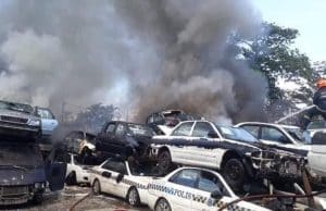 Lebih 100 kereta terpakai termasuk kereta polis terbakar