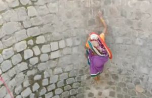 Video wanita perjudi nyawa untuk dapatkan air tular