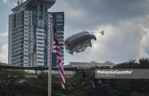 Road March Peringatan Hari Polis: Aksi payung terjun curi tumpuan