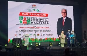 Getah asli Malaysia diguna dalam pembuatan belon aeroangkasa – PM