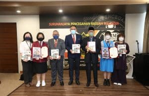 7 lukisan pelajar hiasi Buku Laporan Tahunan SPRM