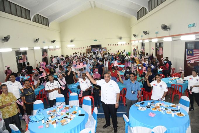 Ketua Cabang Hulu Selangor, Sathia Prakash Nadarajan melancarkan program Semarak Kembara Merdeka 1.0 di Dewan Ulu Bernam, Hulu Selangor.