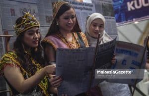 MAHA: Suratkhabar Hari Merdeka 1957 jadi tarikan di ruang pameran Kementerian Perpaduan Negara
