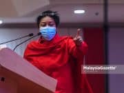 Penubuhan kerajaan perpaduan langkah terbaik selesai masalah politik negara – Azalina