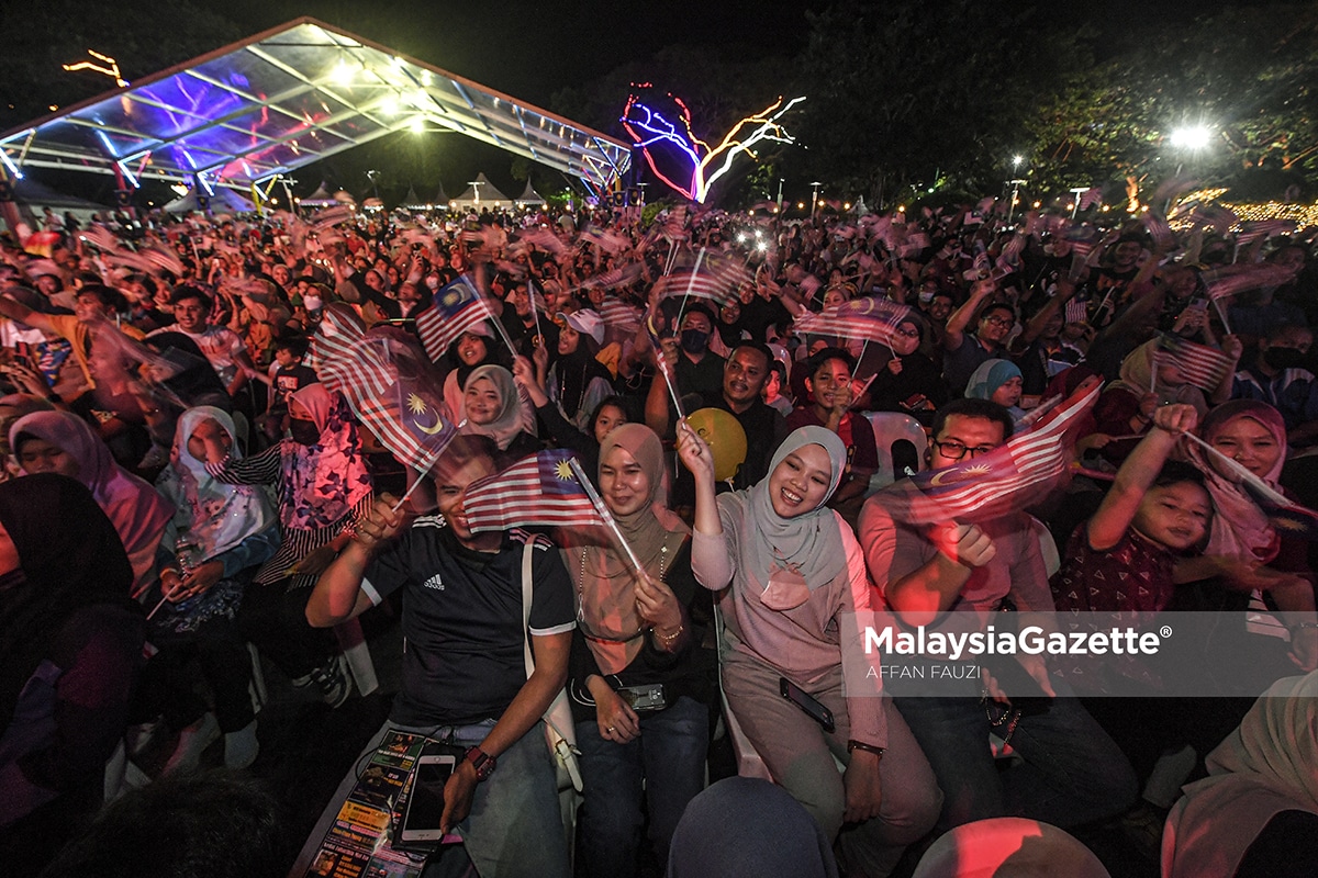 Pm Bersama Rakyat Sambut Ambang Merdeka