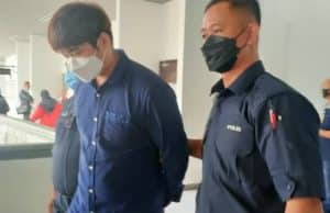 Penjual buah Singapura merusuh terlepas hukuman penjara